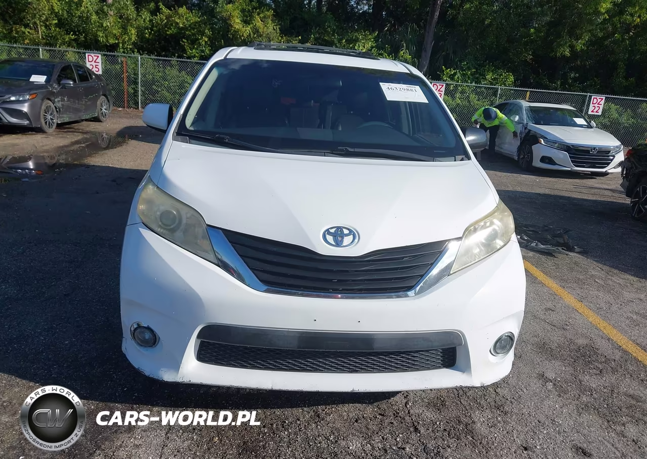 2011 Toyota Sienna Se VIN:5TDXK3DC3BS153616 - 12