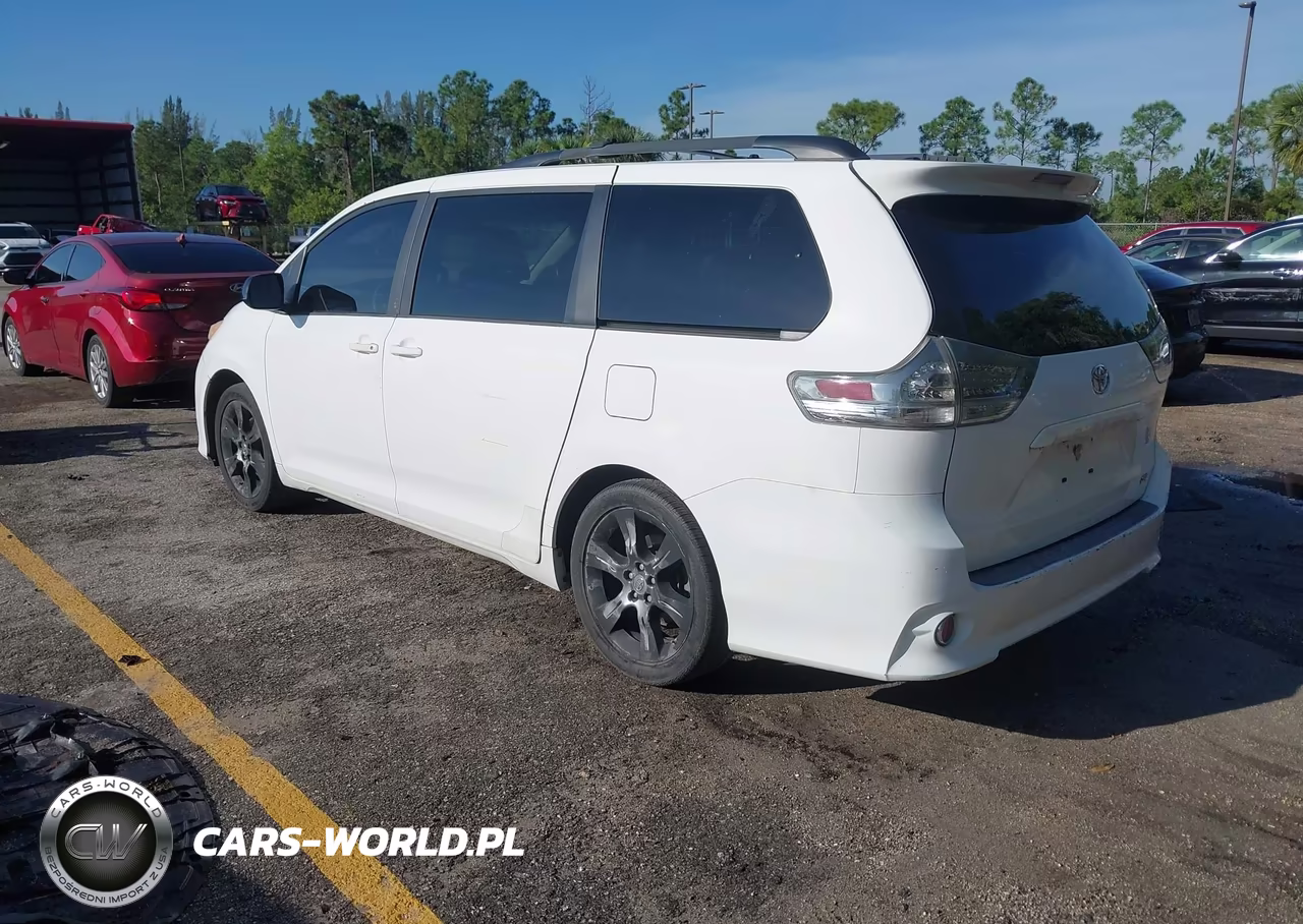 2011 Toyota Sienna Se VIN:5TDXK3DC3BS153616 - 3
