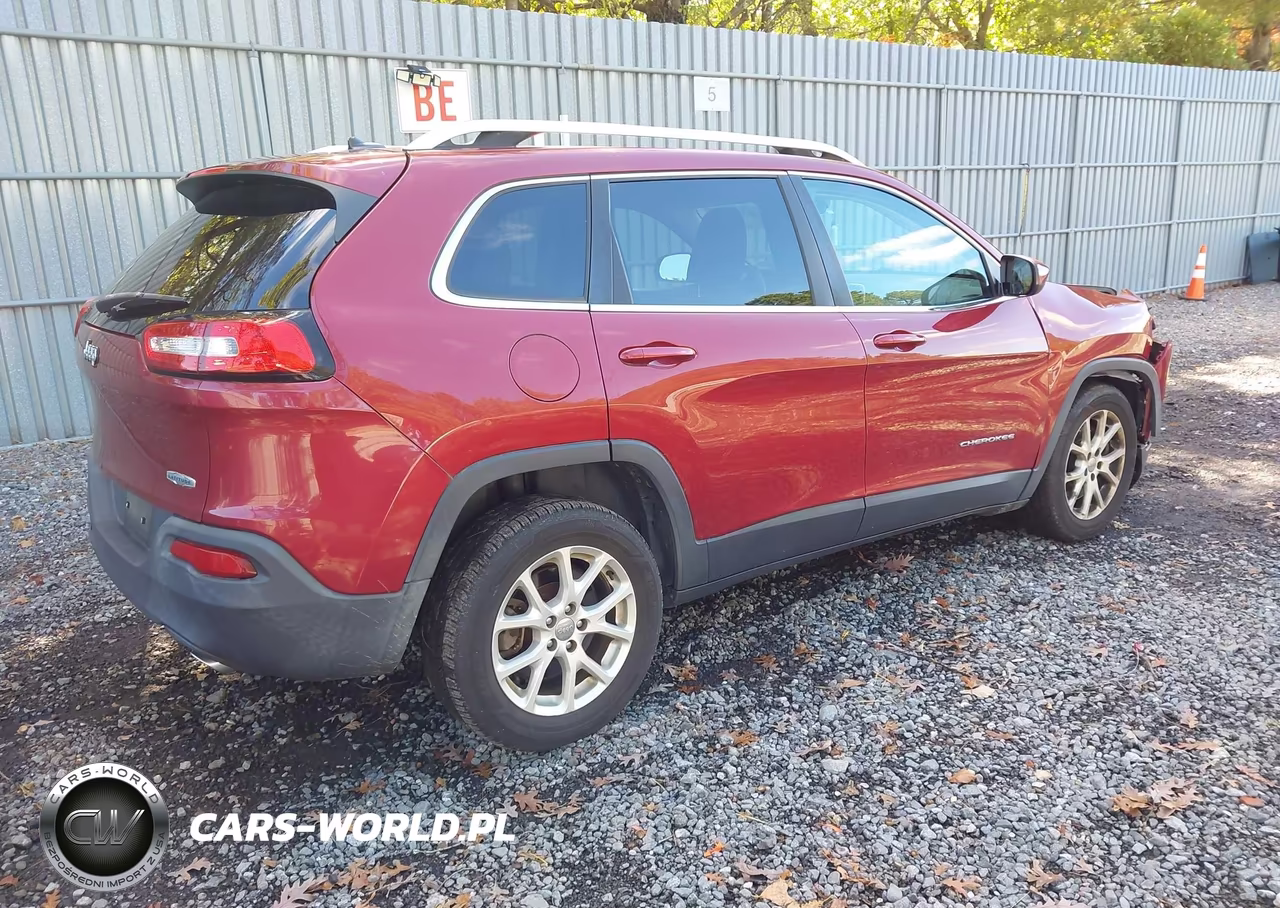 2014 Jeep Cherokee Latitude VIN:1C4PJLCS8EW116917 - 4