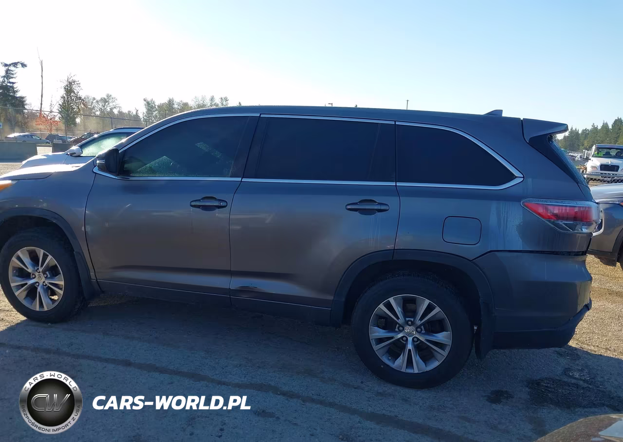 2015 Toyota Highlander Le Plus V6 VIN:5TDBKRFH4FS172199 - 14