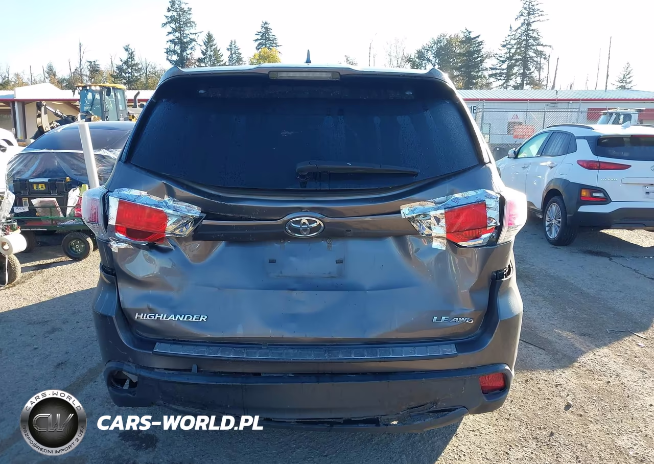 2015 Toyota Highlander Le Plus V6 VIN:5TDBKRFH4FS172199 - 16