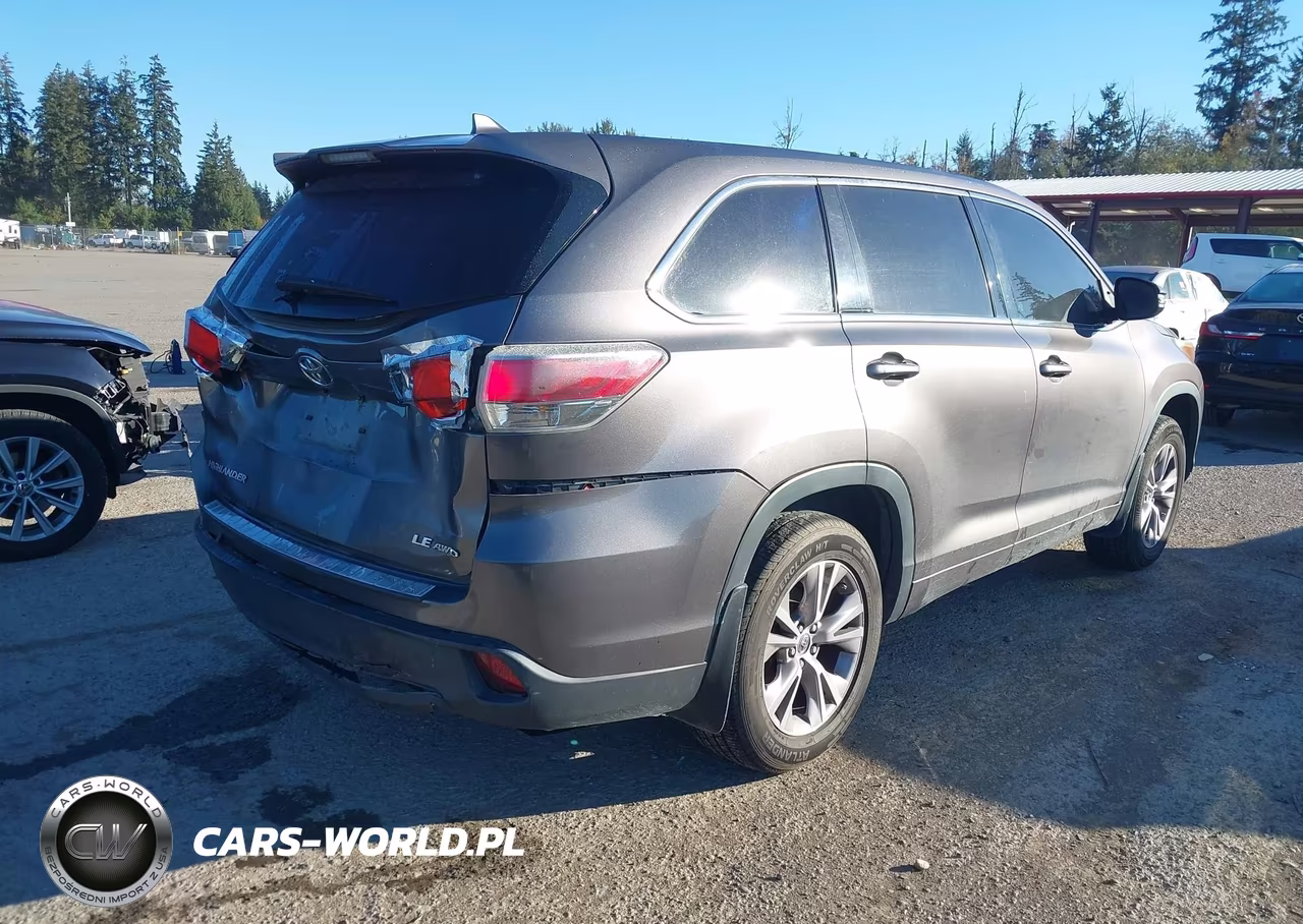 2015 Toyota Highlander Le Plus V6 VIN:5TDBKRFH4FS172199 - 4