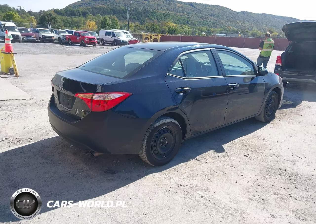 2017 Toyota Corolla Le VIN:2T1BURHE6HC853800 - 4