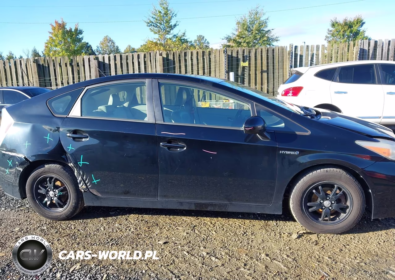 2013 Toyota Prius Four VIN:JTDKN3DU6D5575723 - 13