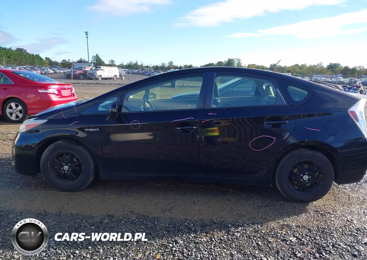 2013 Toyota Prius Four VIN:JTDKN3DU6D5575723 - 14