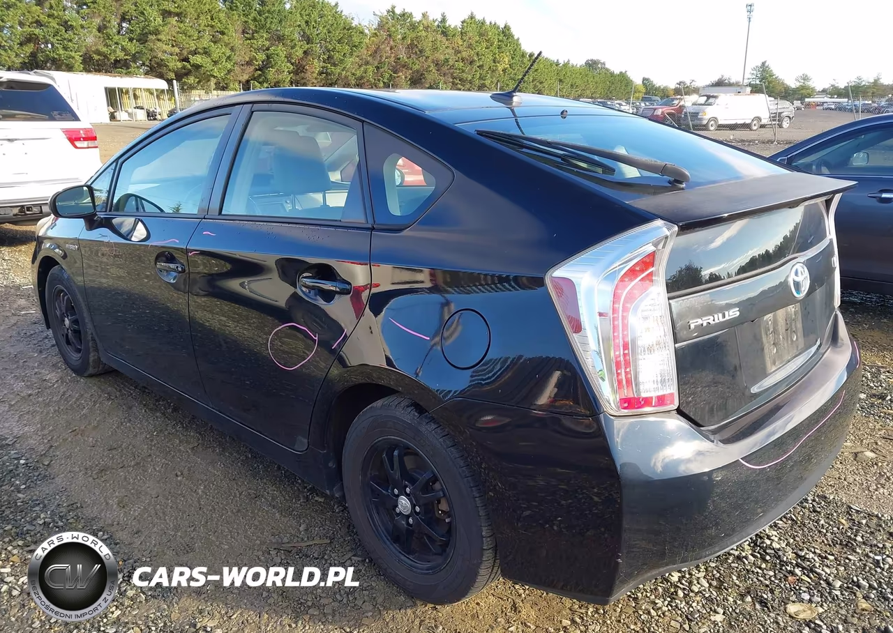 2013 Toyota Prius Four VIN:JTDKN3DU6D5575723 - 3