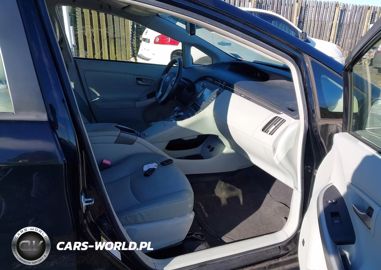 2013 Toyota Prius Four VIN:JTDKN3DU6D5575723 - 5