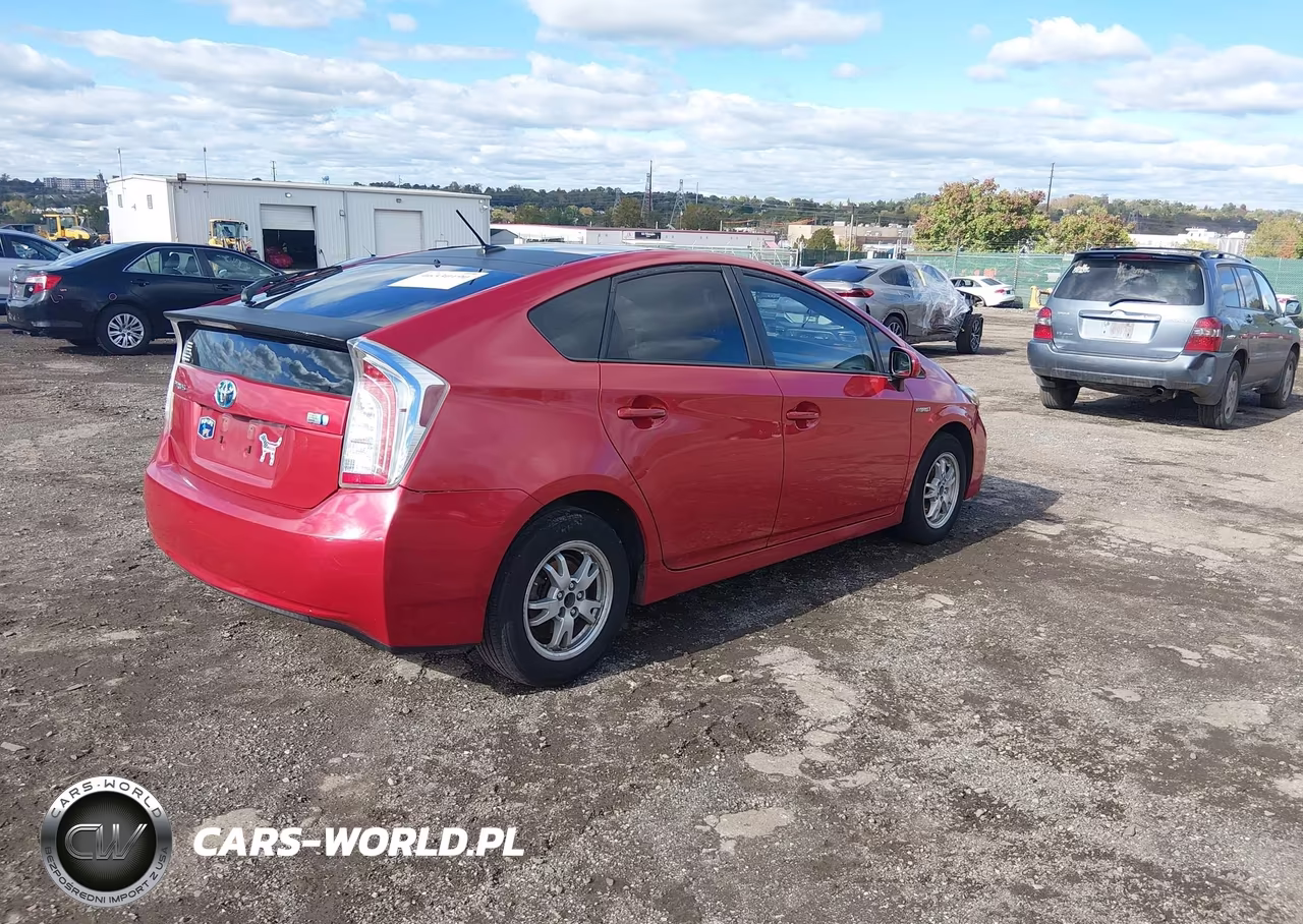 2014 Toyota Prius Three VIN:JTDKN3DU7E1826838 - 4