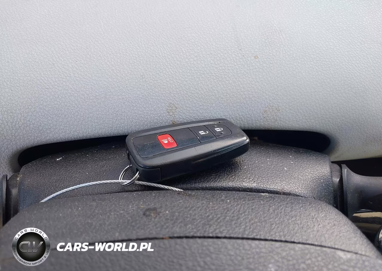 2021 Toyota Prius Xle VIN:JTDKAMFU2M3136643 - 11