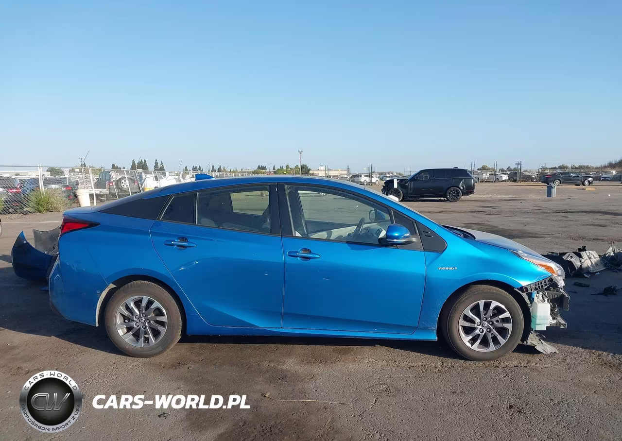 2021 Toyota Prius Xle VIN:JTDKAMFU2M3136643 - 13