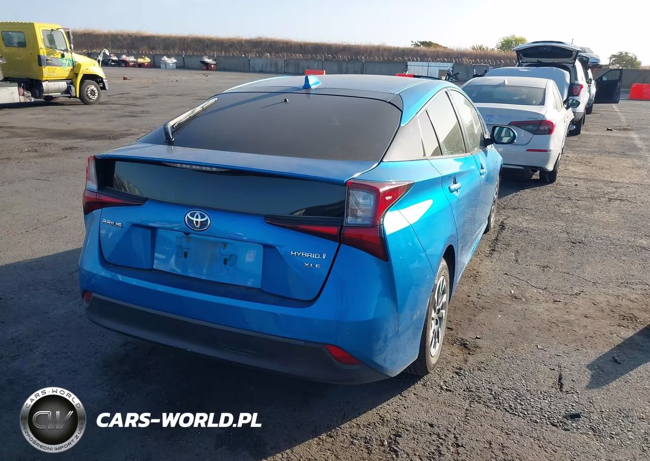 2021 Toyota Prius Xle VIN:JTDKAMFU2M3136643 - 4