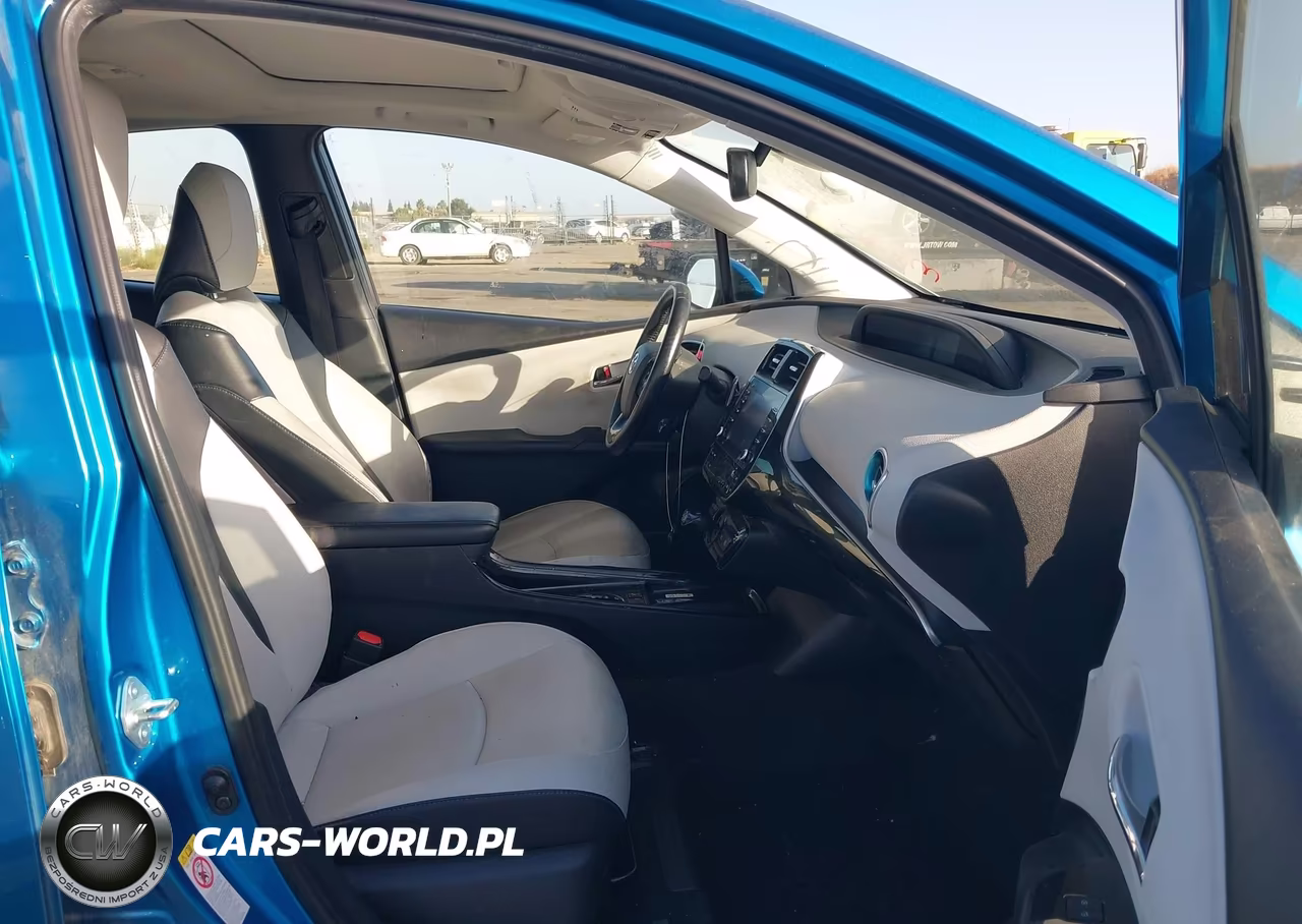 2021 Toyota Prius Xle VIN:JTDKAMFU2M3136643 - 5