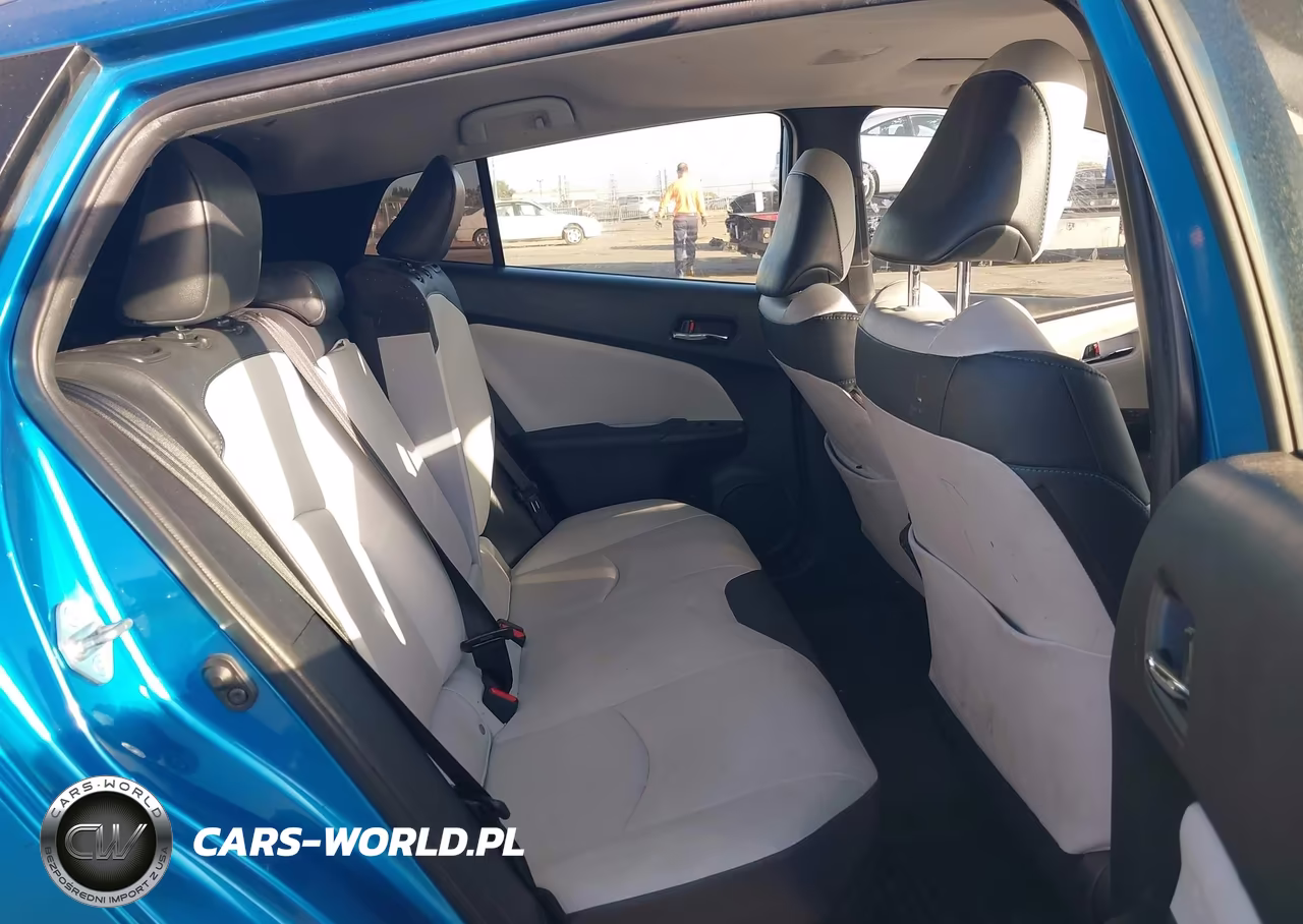 2021 Toyota Prius Xle VIN:JTDKAMFU2M3136643 - 8