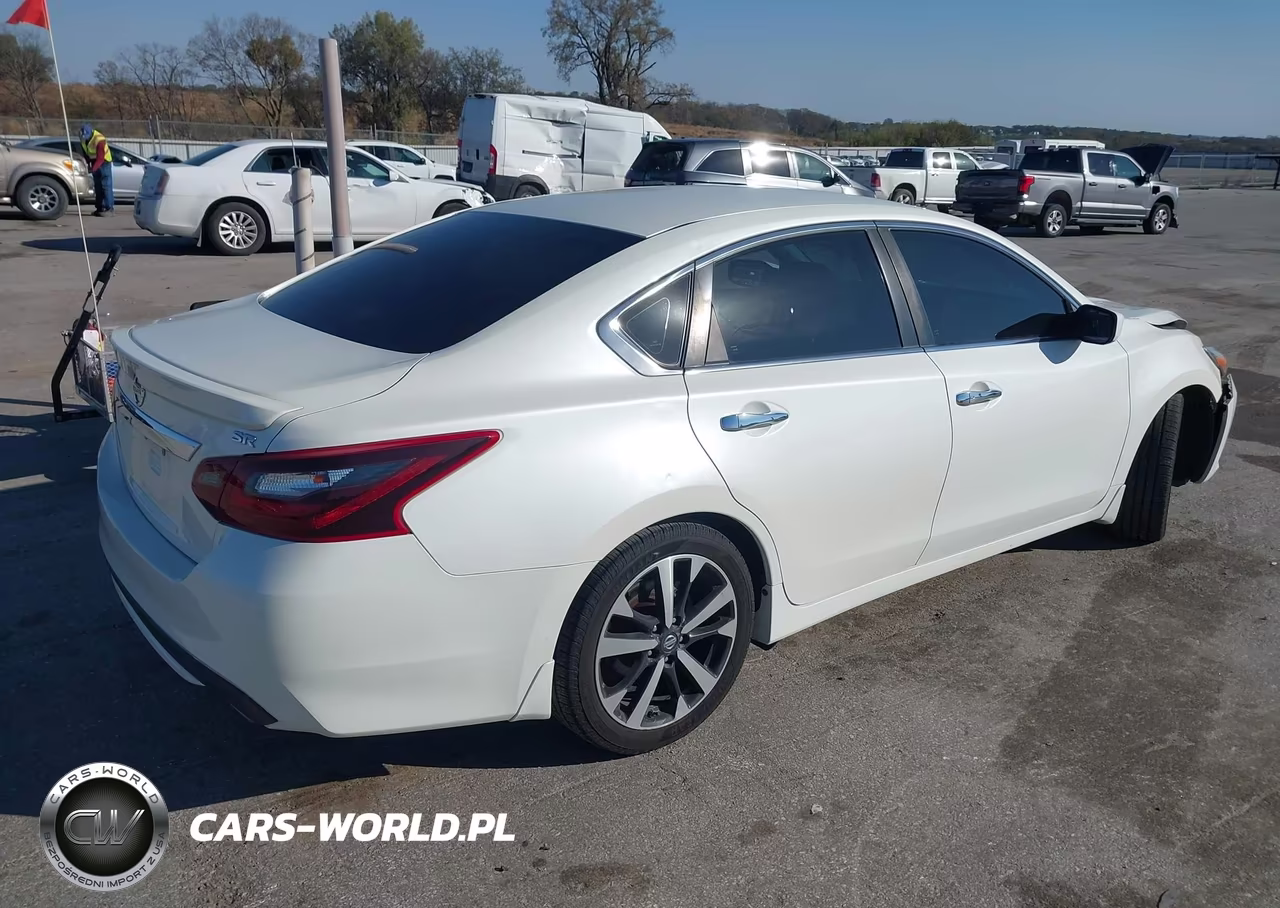 2018 Nissan Altima 2.5 Sr VIN:1N4AL3AP4JC260724 - 4