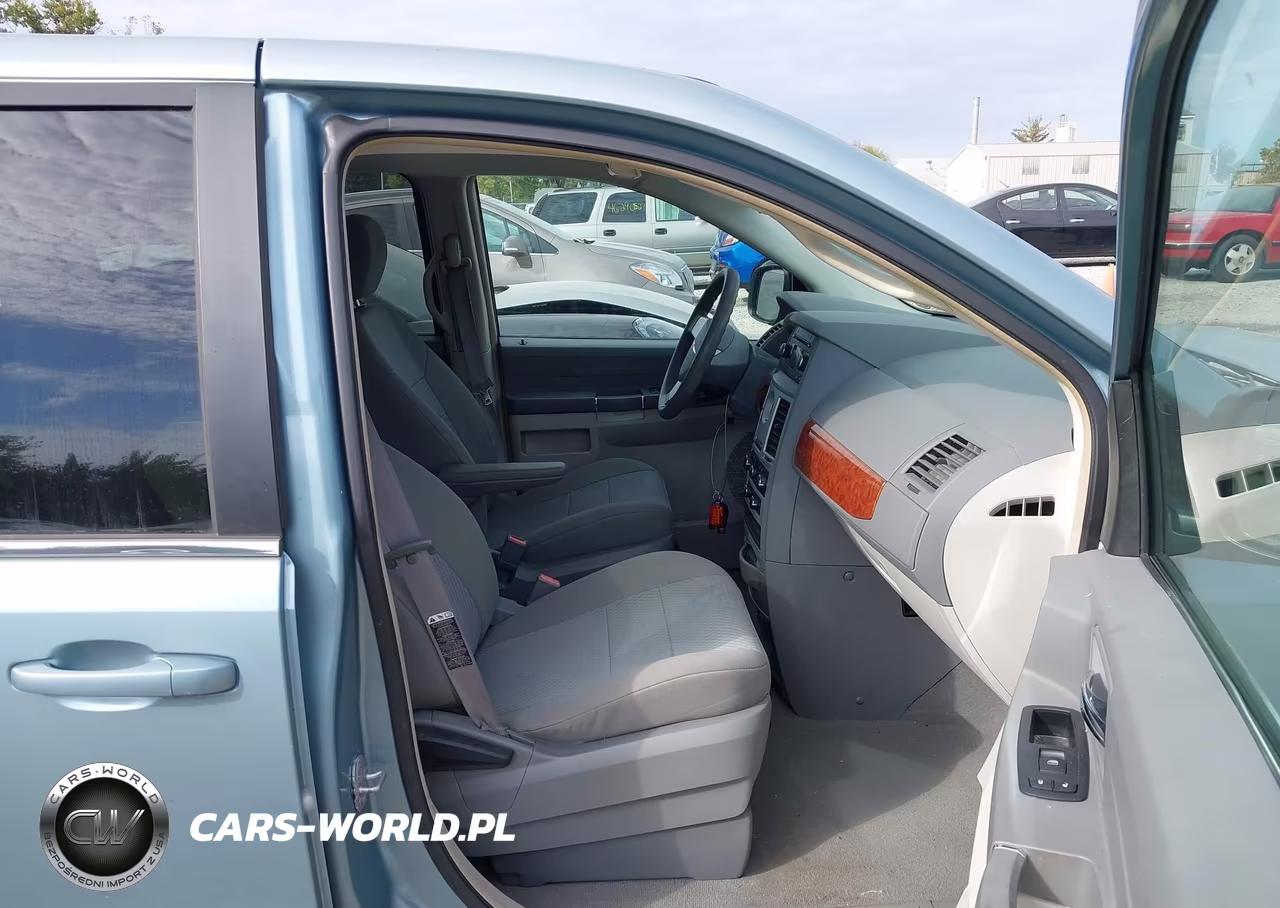 2009 Chrysler Town & Country Lx VIN:2A8HR44EX9R502189 - 5