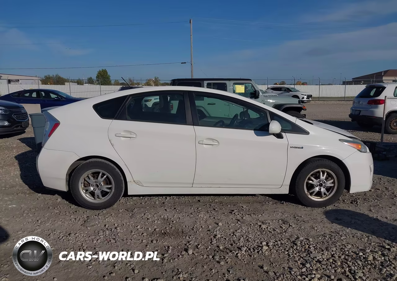 2011 Toyota Prius Two VIN:JTDKN3DU4B5264711 - 13