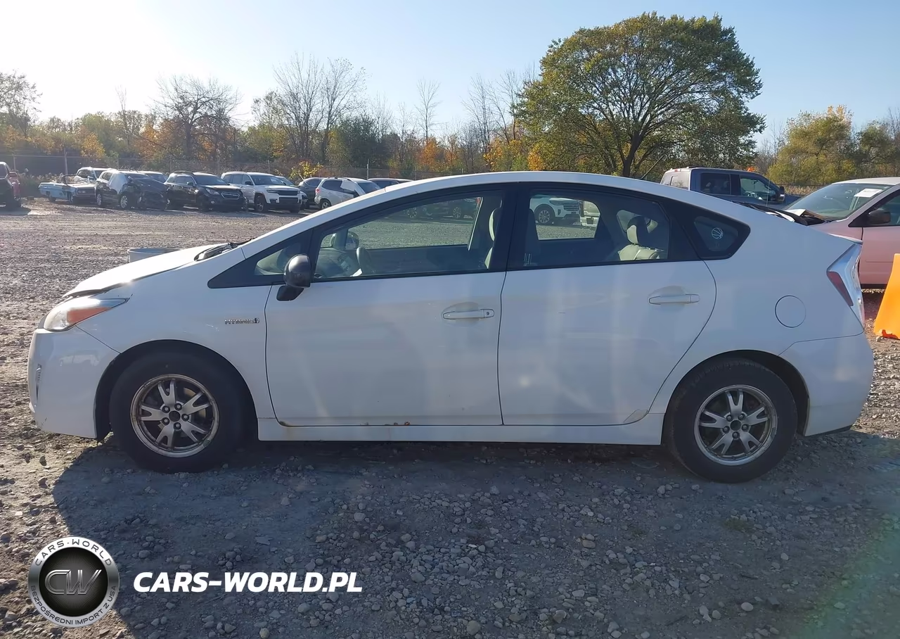 2011 Toyota Prius Two VIN:JTDKN3DU4B5264711 - 14