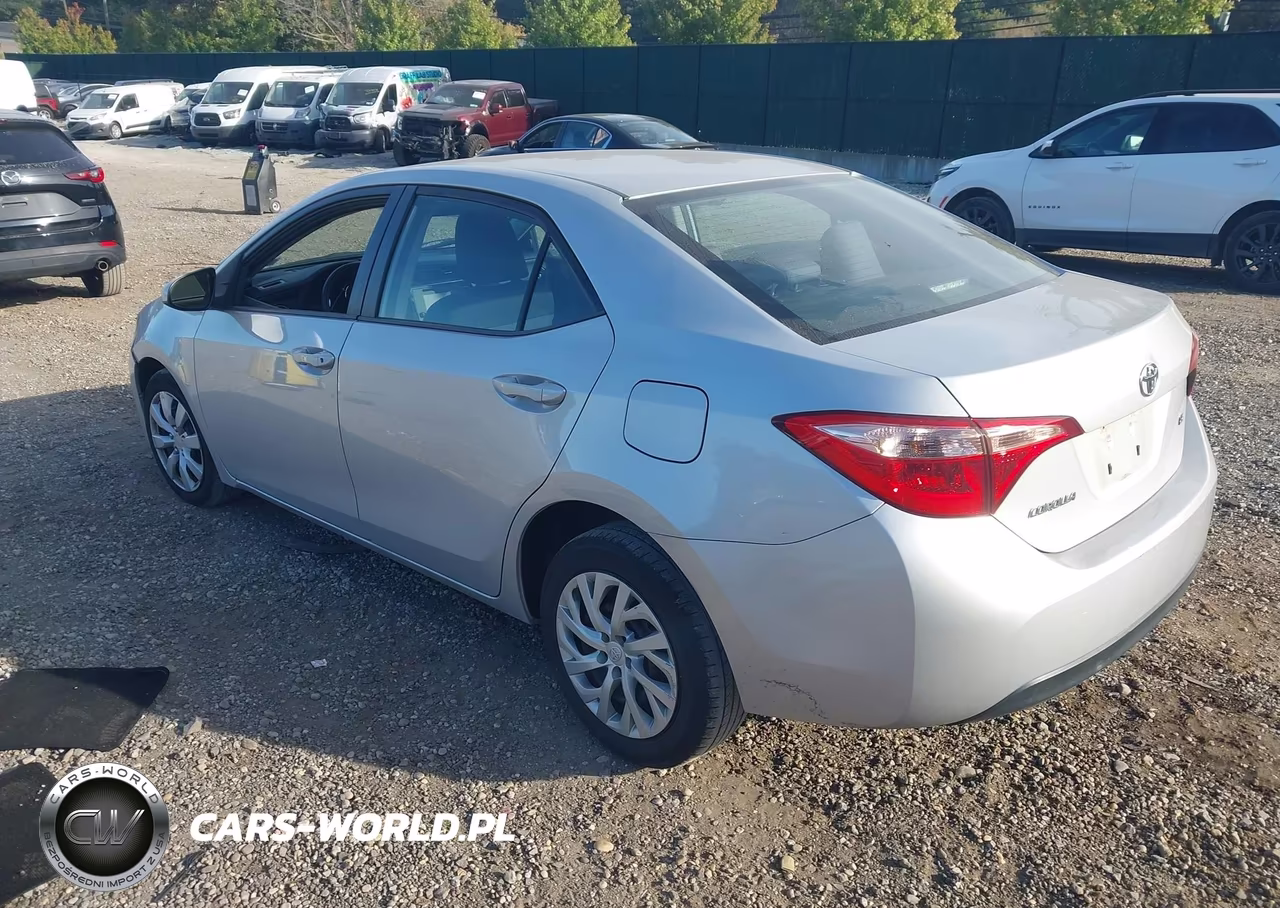 2017 Toyota Corolla Le VIN:2T1BURHE4HC930034 - 3
