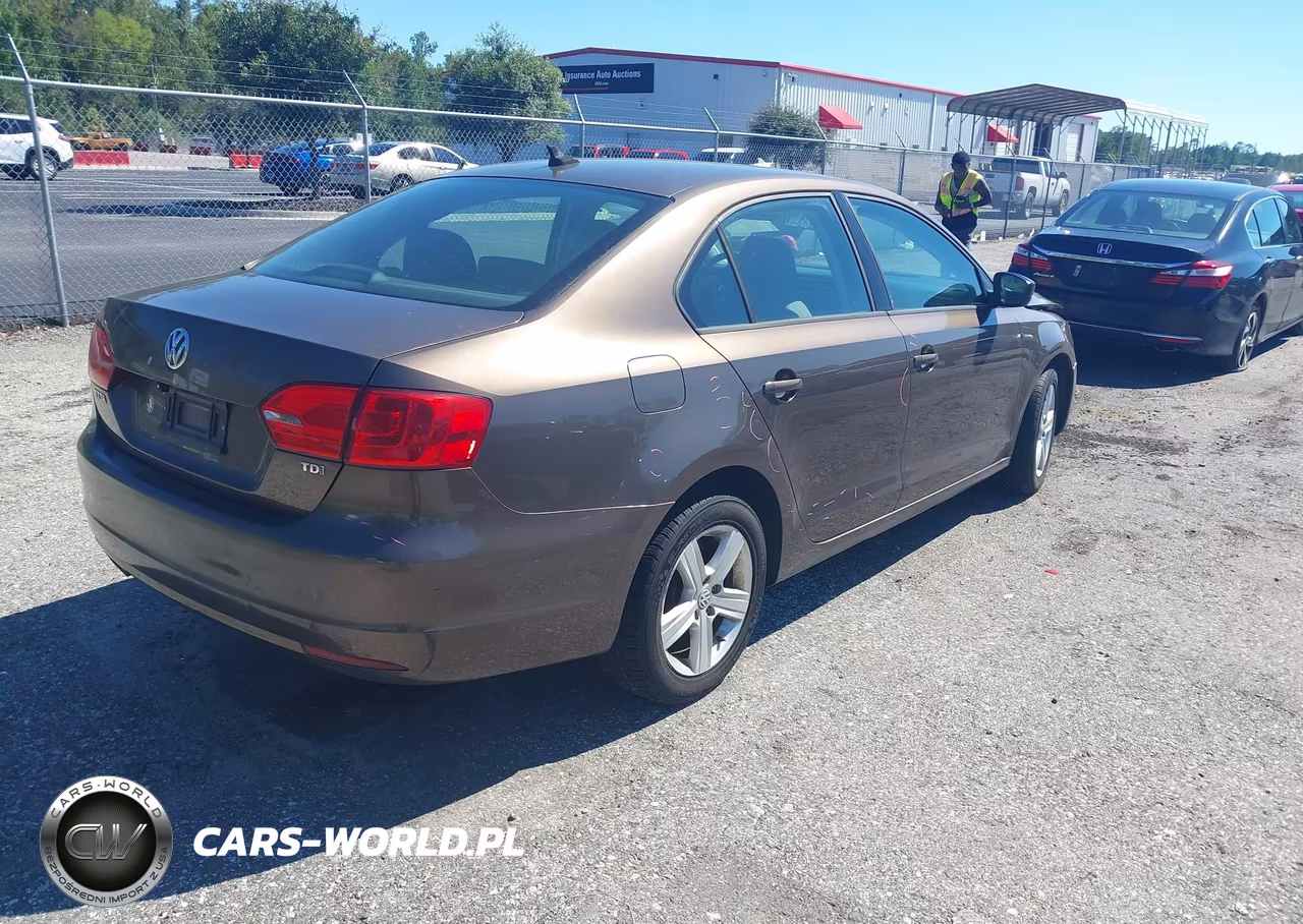 2014 Volkswagen Jetta 2.0L Tdi Value Edition VIN:3VWLL7AJ7EM284250 - 4