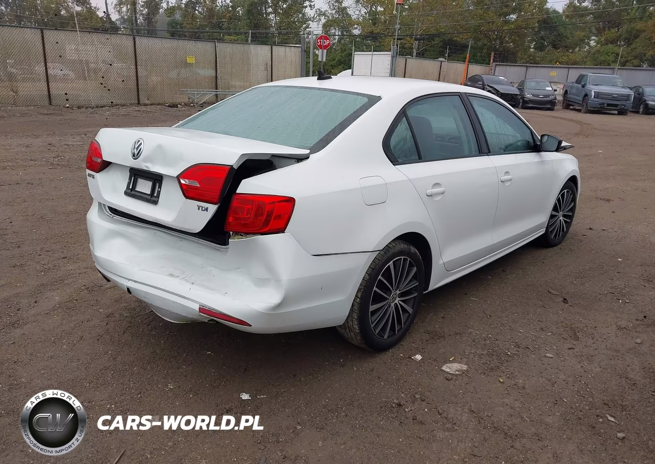 2014 Volkswagen Jetta 2.0L Tdi Value Edition VIN:3VW3L7AJ1EM321745 - 4