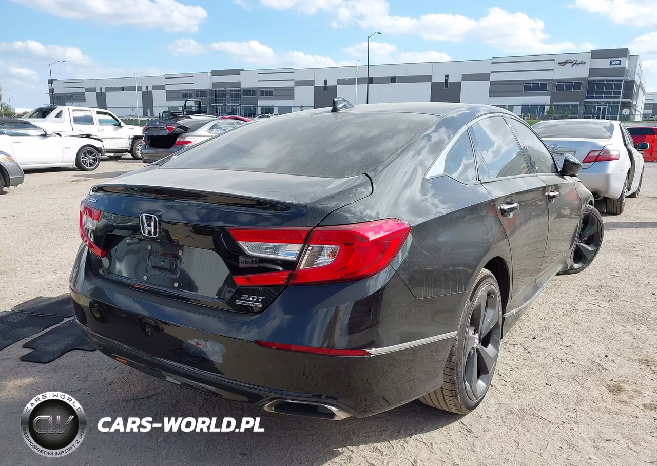 2018 Honda Accord Touring 2.0T VIN:1HGCV2F90JA010914 - 4