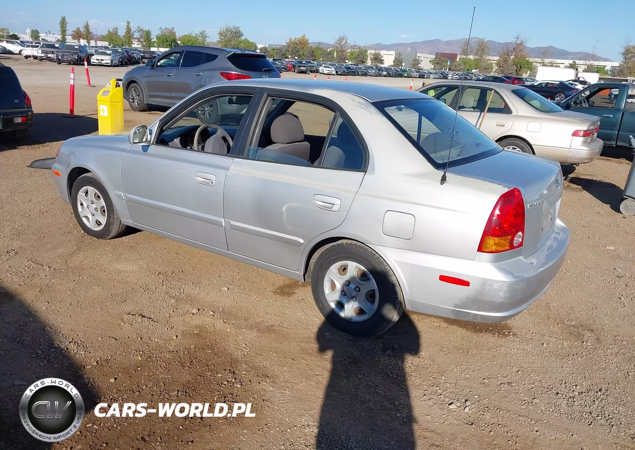 2005 Hyundai Accent Gls VIN:KMHCG45C15U576629 - 3