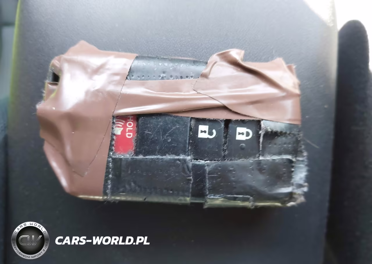 2012 Toyota Prius C Three VIN:JTDKDTB3XC1501904 - 11