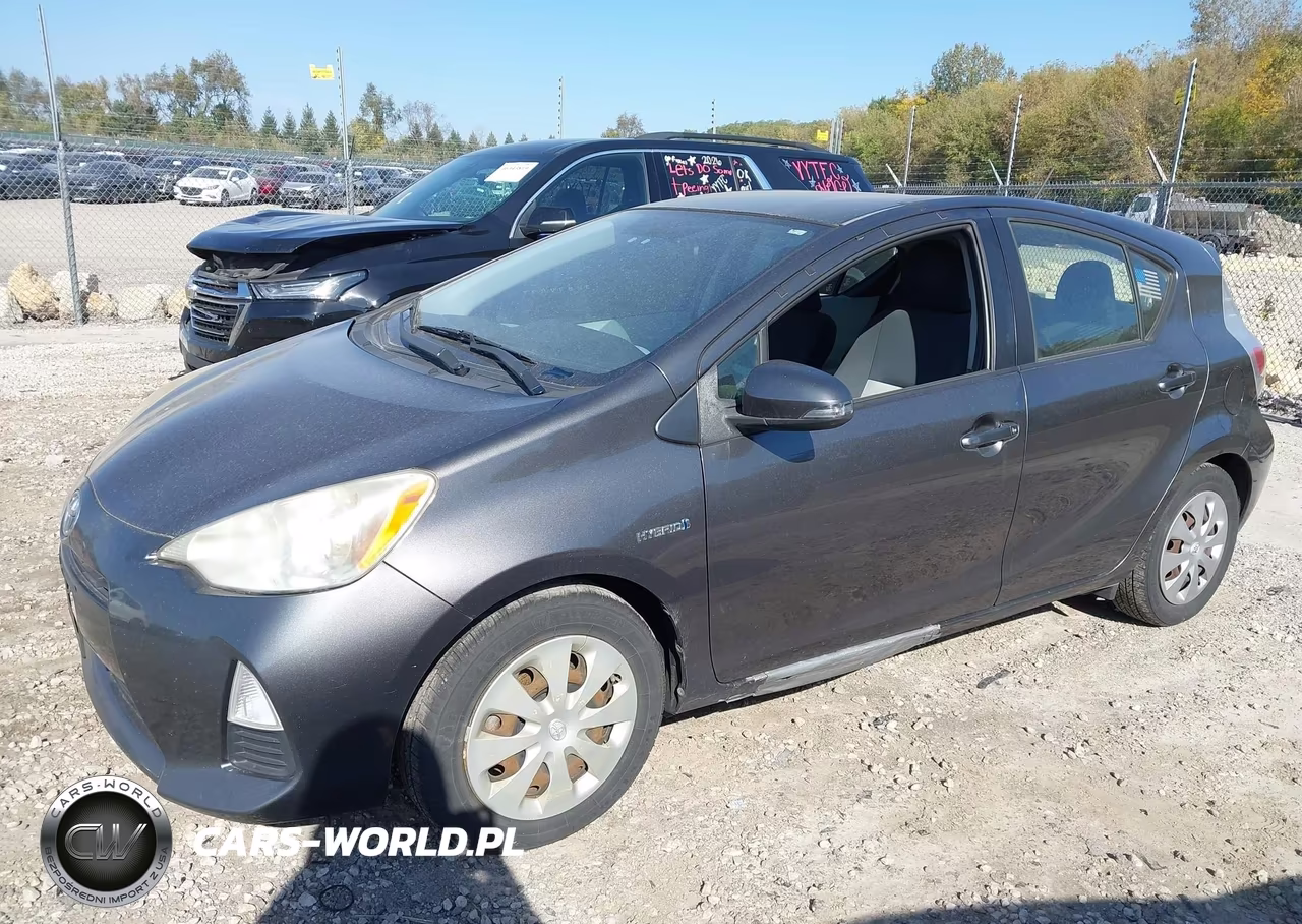 2012 Toyota Prius C Three VIN:JTDKDTB3XC1501904 - 2