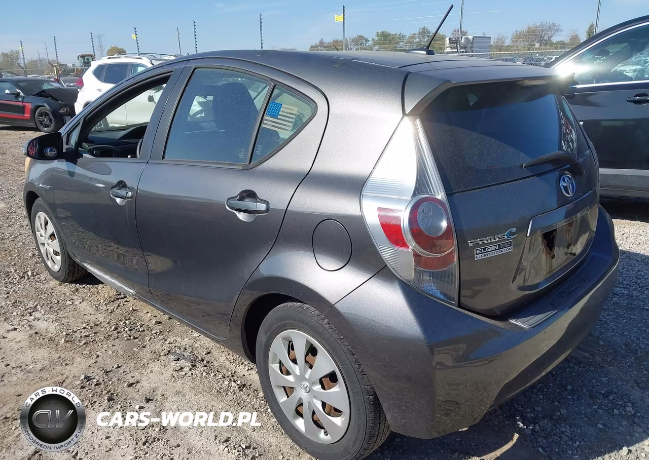 2012 Toyota Prius C Three VIN:JTDKDTB3XC1501904 - 3