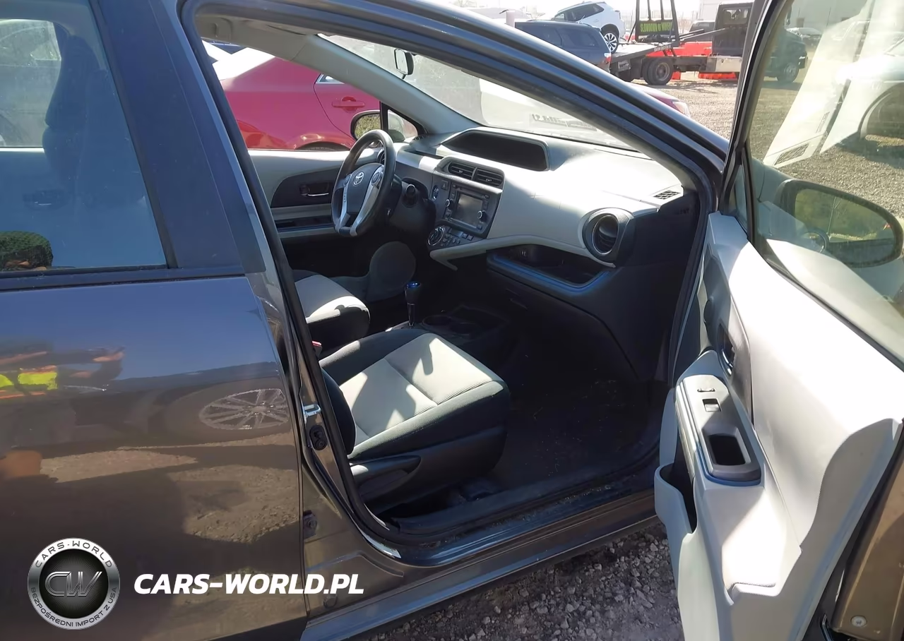 2012 Toyota Prius C Three VIN:JTDKDTB3XC1501904 - 5