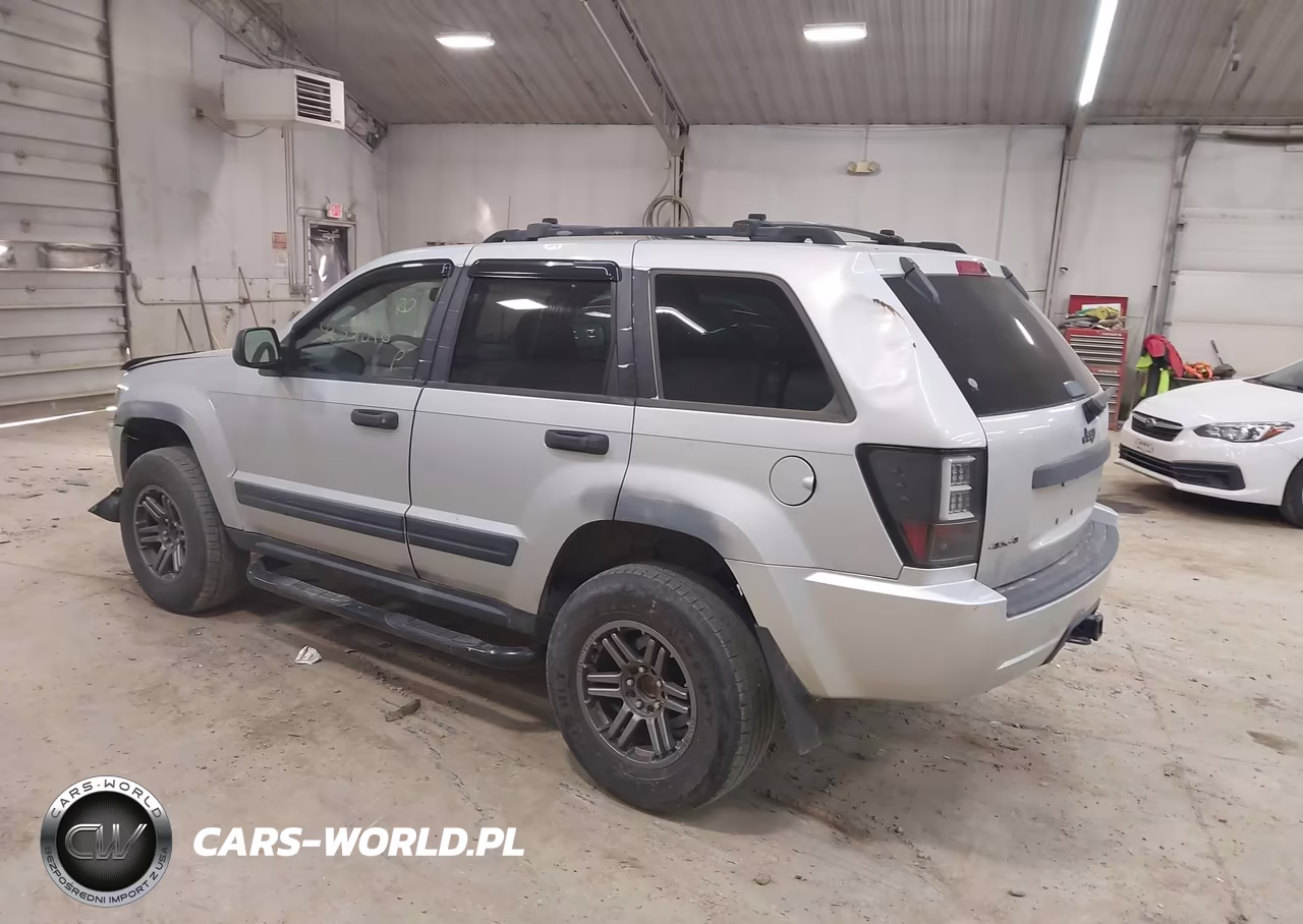 2005 Jeep Grand Cherokee Laredo VIN:1J4HR48N35C732039 - 3