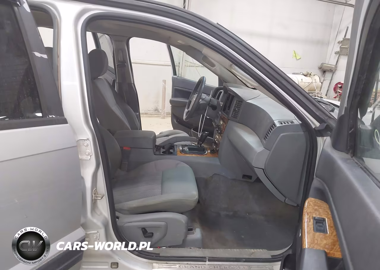2005 Jeep Grand Cherokee Laredo VIN:1J4HR48N35C732039 - 5