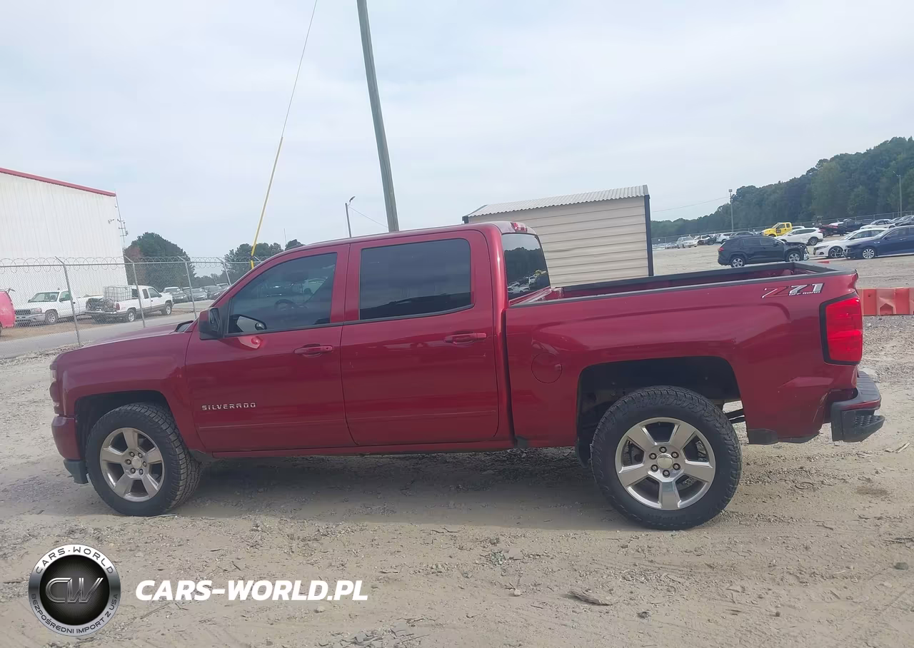 2018 Chevrolet Silverado 1500 2Lt VIN:3GCUKREC9JG295583 - 14