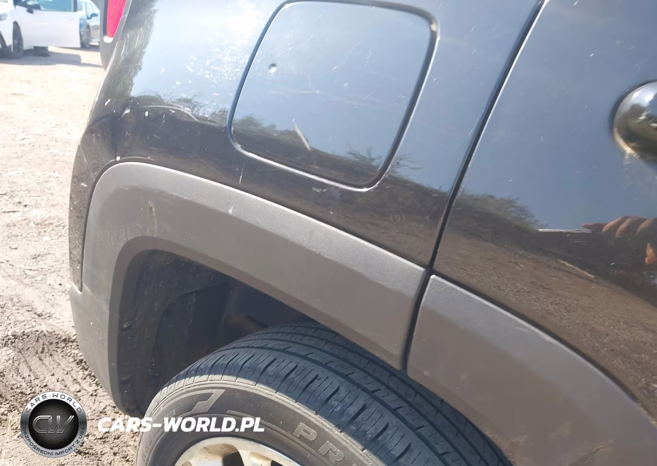 2017 Jeep Renegade Latitude 4X4 VIN:ZACCJBBB4HPG49942 - 6