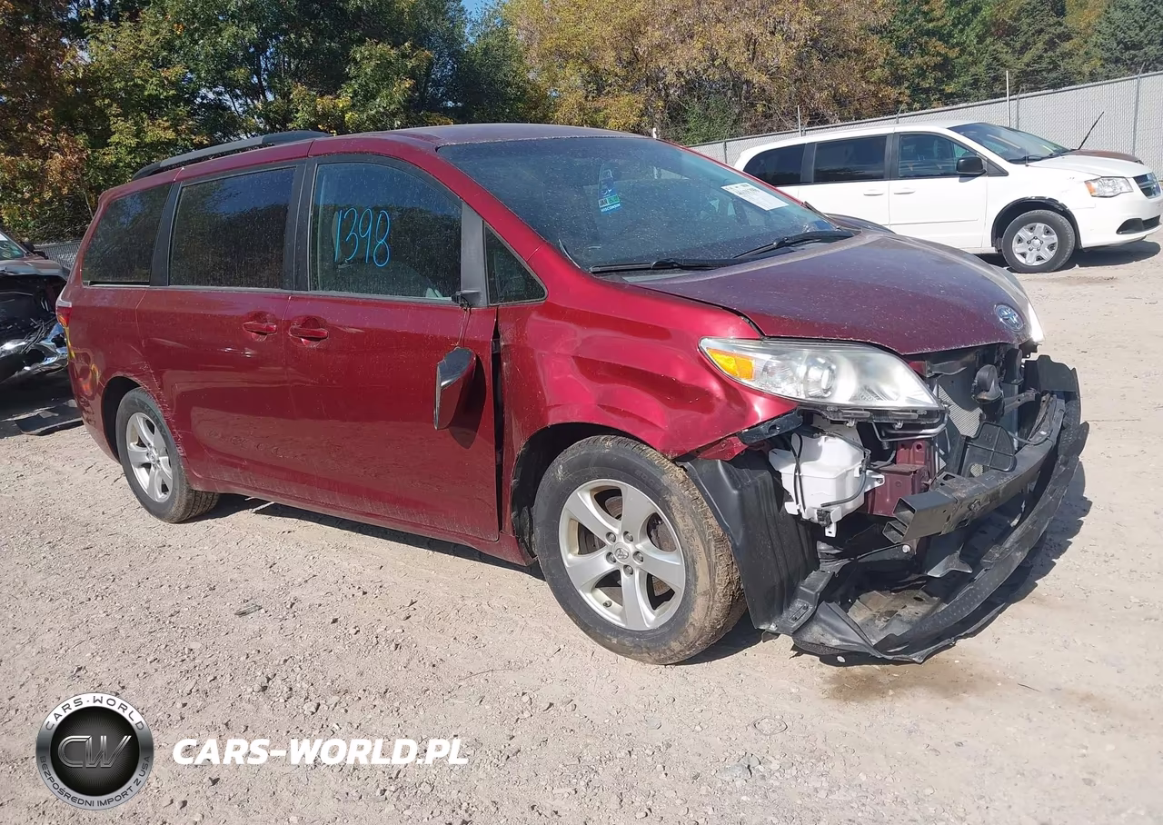2015 Toyota Sienna Le 8 Passenger