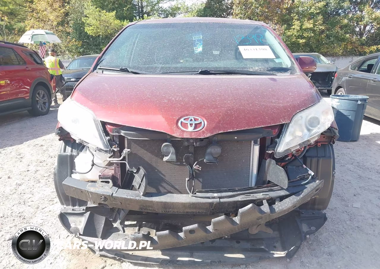 2015 Toyota Sienna Le 8 Passenger VIN:5TDKK3DC0FS647965 - 12