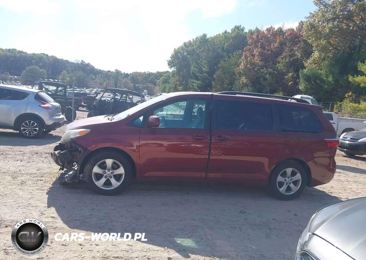 2015 Toyota Sienna Le 8 Passenger VIN:5TDKK3DC0FS647965 - 14