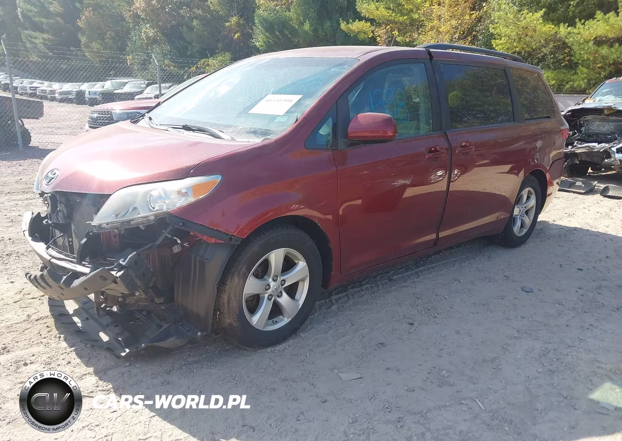 2015 Toyota Sienna Le 8 Passenger VIN:5TDKK3DC0FS647965 - 2