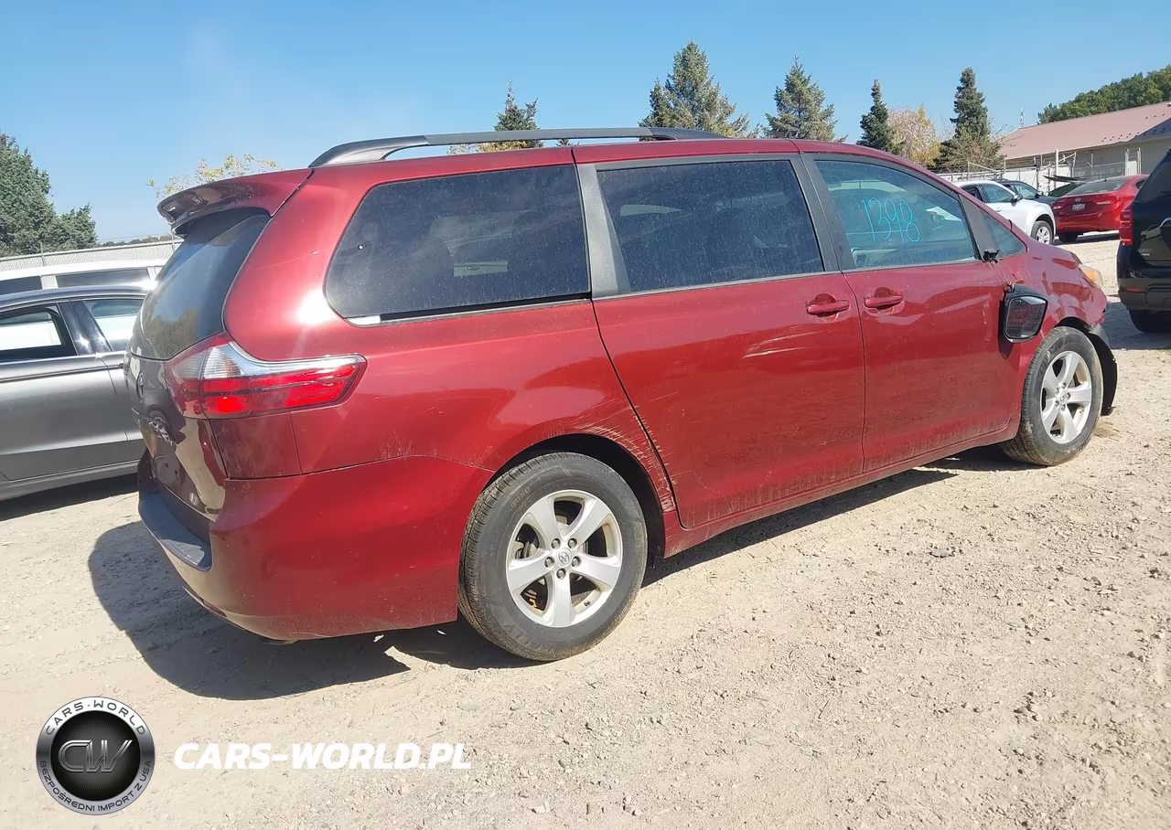 2015 Toyota Sienna Le 8 Passenger VIN:5TDKK3DC0FS647965 - 4