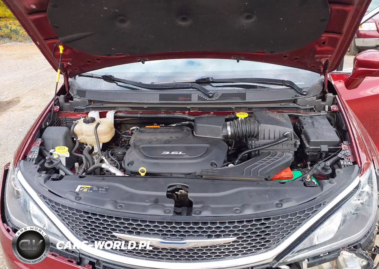 2018 Chrysler Pacifica Touring L Plus VIN:2C4RC1EG9JR252752 - 10