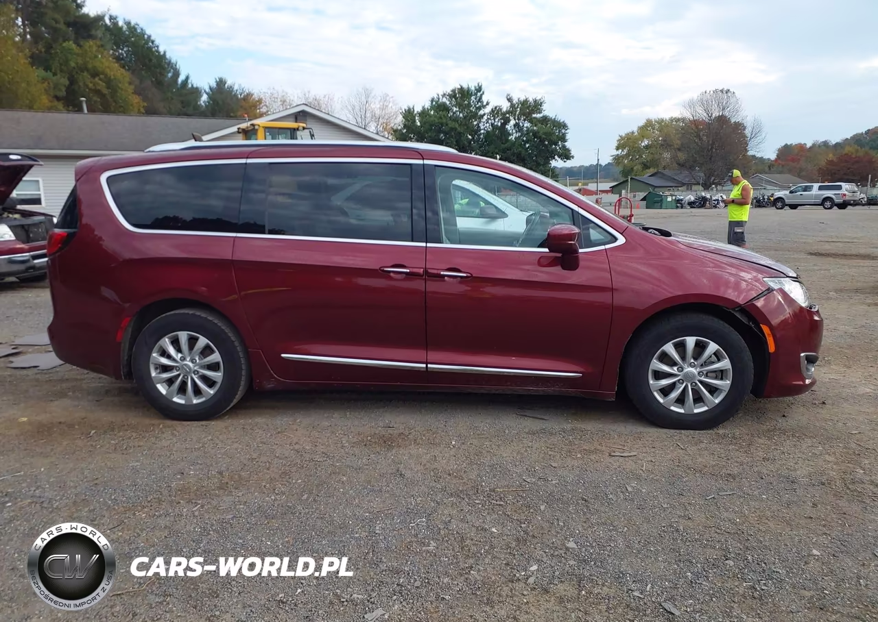 2018 Chrysler Pacifica Touring L Plus VIN:2C4RC1EG9JR252752 - 14