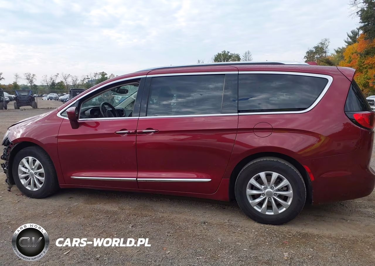 2018 Chrysler Pacifica Touring L Plus VIN:2C4RC1EG9JR252752 - 15