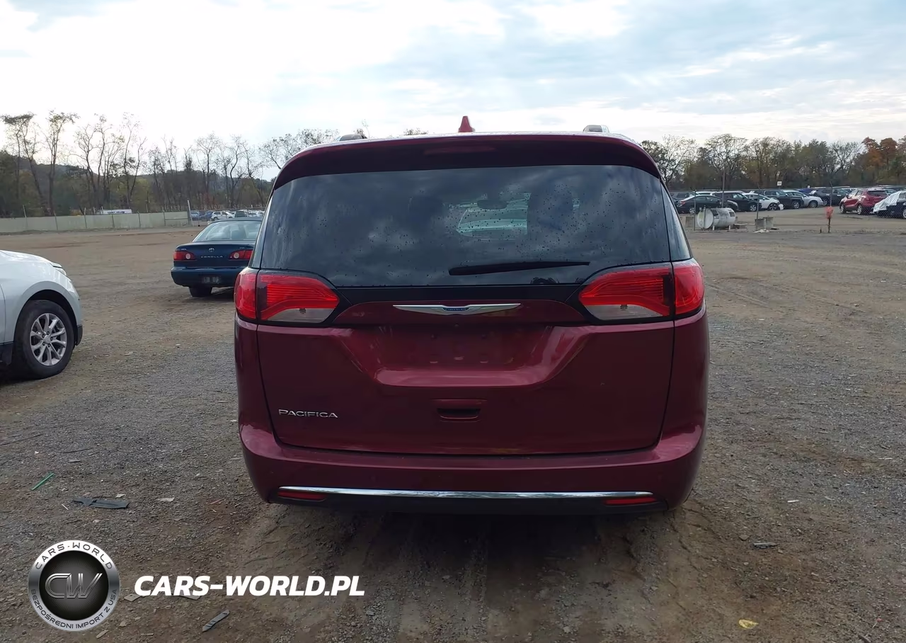 2018 Chrysler Pacifica Touring L Plus VIN:2C4RC1EG9JR252752 - 17