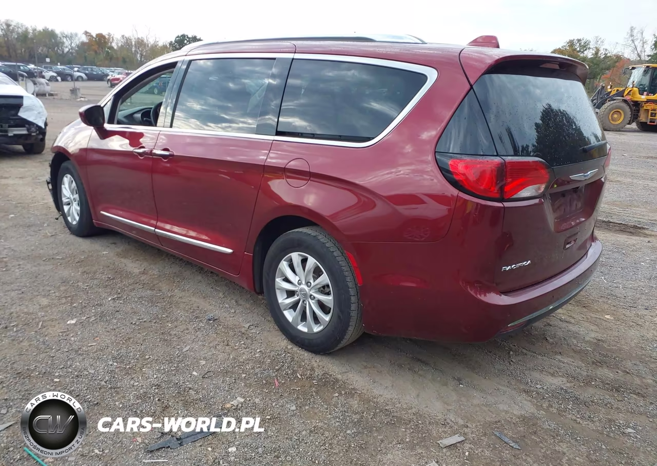 2018 Chrysler Pacifica Touring L Plus VIN:2C4RC1EG9JR252752 - 3