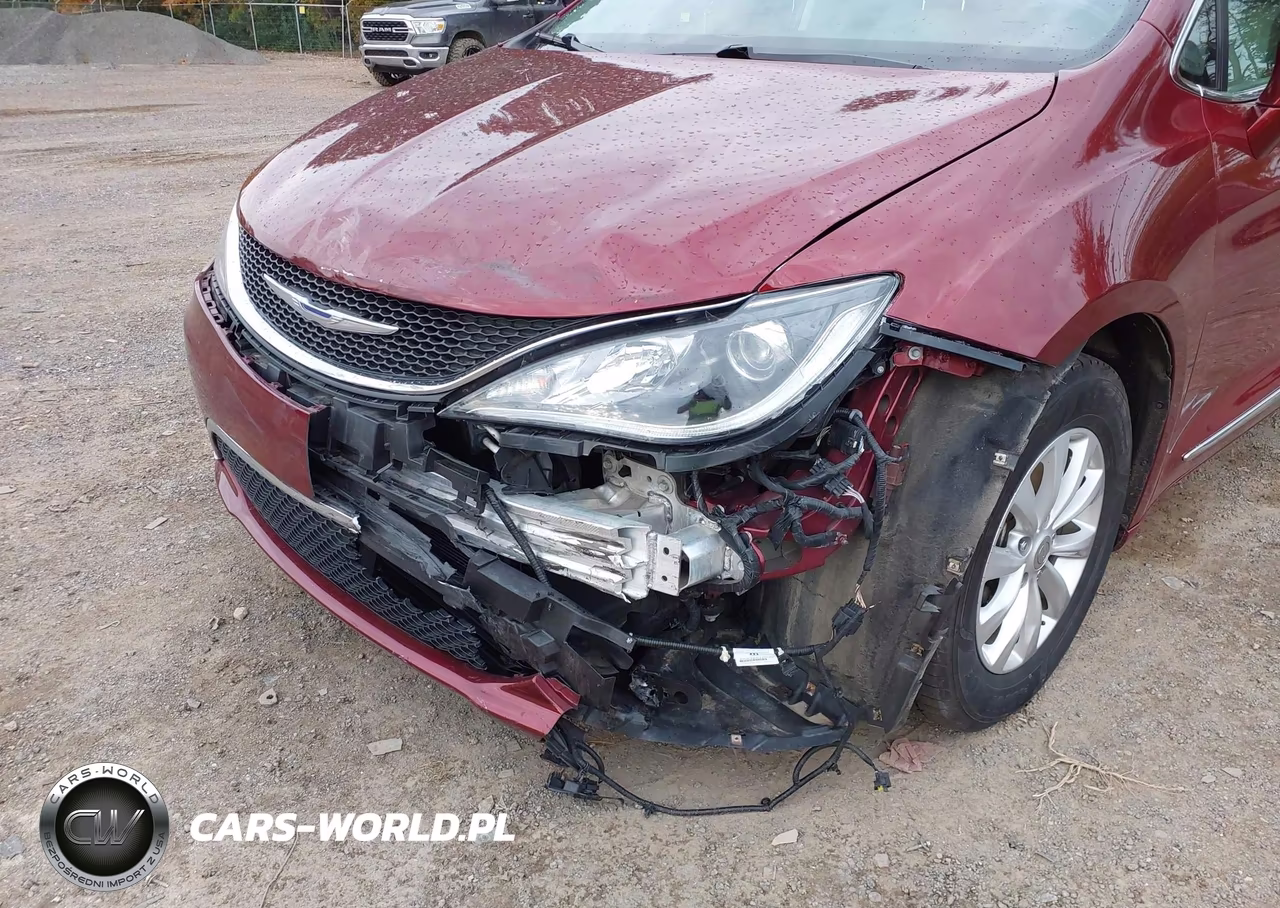 2018 Chrysler Pacifica Touring L Plus VIN:2C4RC1EG9JR252752 - 6