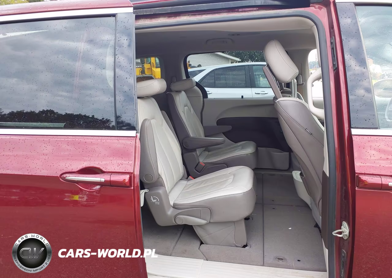 2018 Chrysler Pacifica Touring L Plus VIN:2C4RC1EG9JR252752 - 8