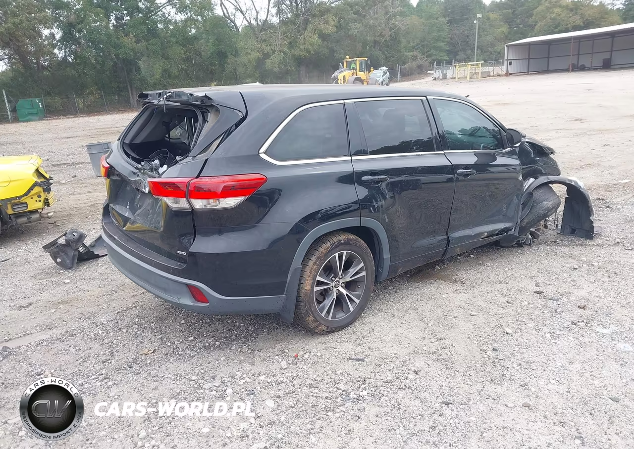 2018 Toyota Highlander Le VIN:5TDBZRFH6JS802969 - 4