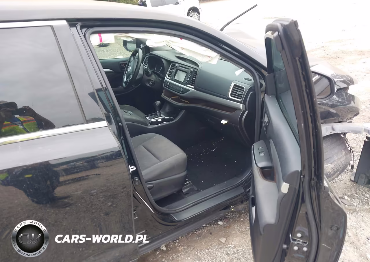 2018 Toyota Highlander Le VIN:5TDBZRFH6JS802969 - 5