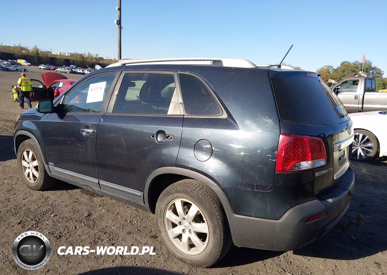 2013 Kia Sorento Lx VIN:5XYKTCA61DG341170 - 3