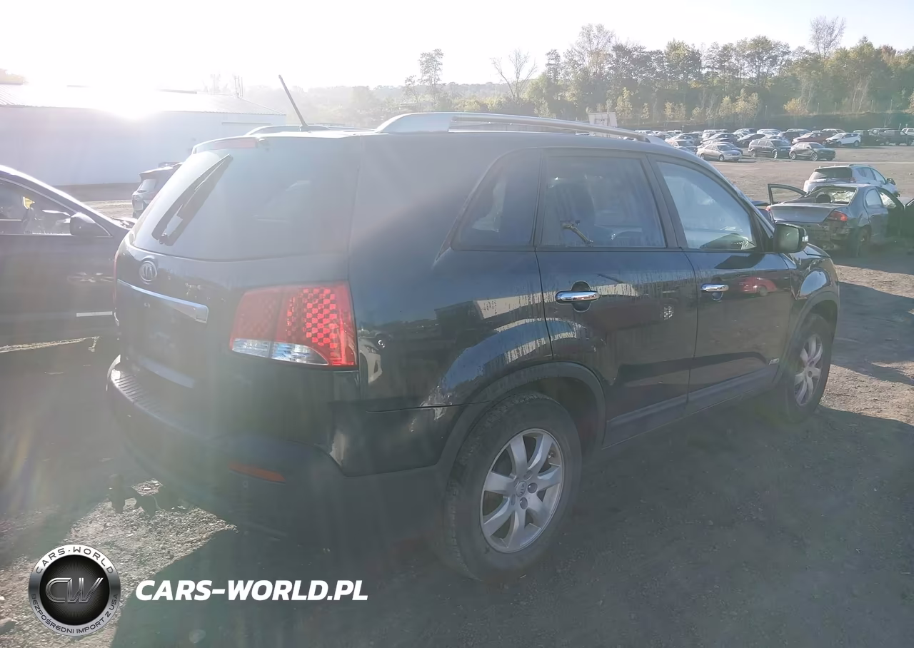 2013 Kia Sorento Lx VIN:5XYKTCA61DG341170 - 4